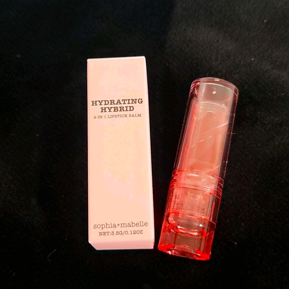 Hydrating hybrid lipstick